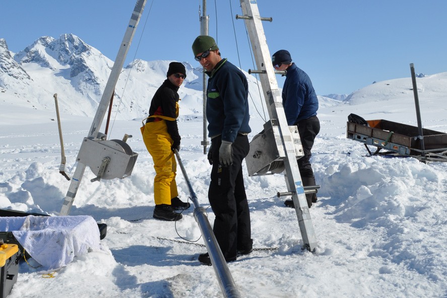 Lamont-Doherty Earth Observatory climate scientist William D’Andrea, recipient of a 2017 Center for Climate and Life Fellowship, works with colleagues to collect a sediment core from a lake in Greenland. Lamont-Doherty Earth Observatory climate scientist William D’Andrea, recipient of a 2017 Center for Climate and Life Fellowship, works with colleagues to collect a sediment core from a lake in Greenland.