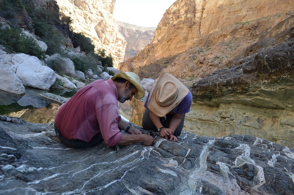 Peter Kelemen, a geologist at Columbia University’s Lamont-Doherty Earth Observatory, has worked in Oman for years, investigating possible ways that natural processes may be harnessed to combat modern climate change. (Photo: Kevin Krajick/Earth Institute)