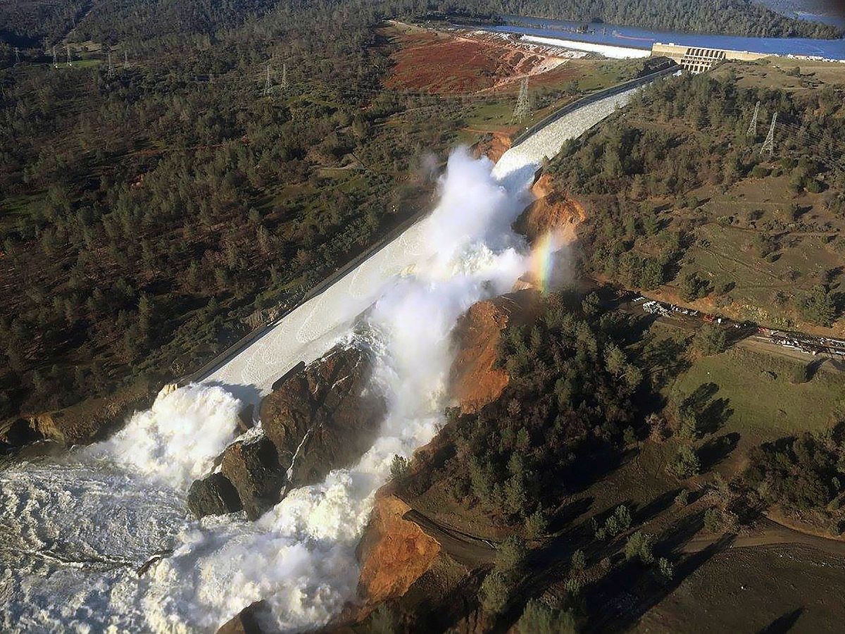 View of the eroded overflow spillway of California’s Oroville Dam on February 11, 2017. The large gully to the right of the main spillway was caused by water flowing through its damaged concrete surface. (Image: William Croyle, California Department of Water Resources)