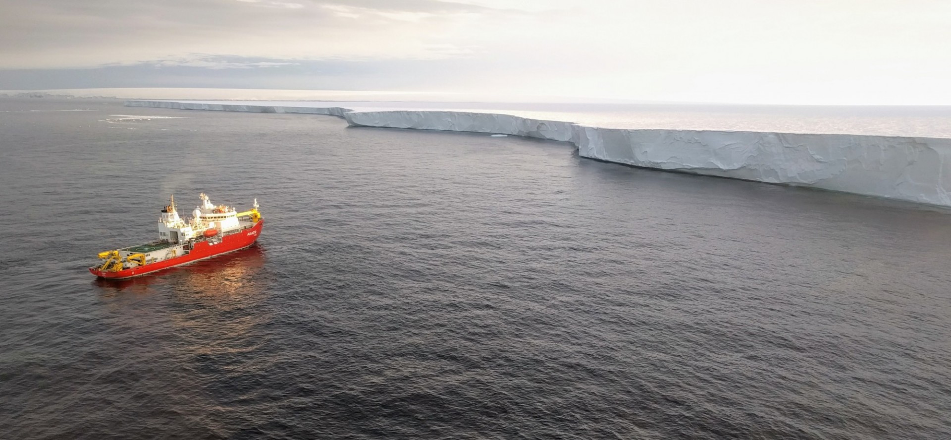 The South Korean research vessel Araon in front of West Antarctica’s Getz Ice Shelf, viewed from a helicopter after researchers deployed on-ice instruments during summer 2018. (Photo courtesy of Pierre Dutrieux)