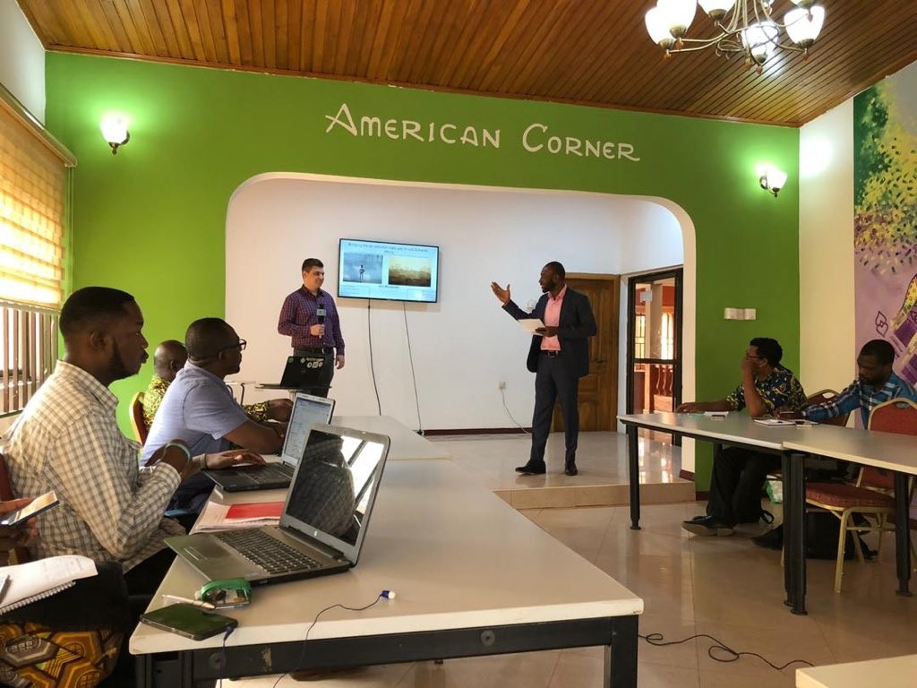 Center for Climate and Life Fellow Dan Westervelt holding a February press conference for Ghanaian journalists. (Image courtesy of Dan Westervelt)