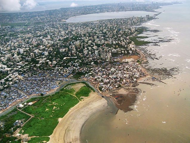 The city of Mumbai is built right up to the water’s edge. (Photo: United Nations University in Bonn)