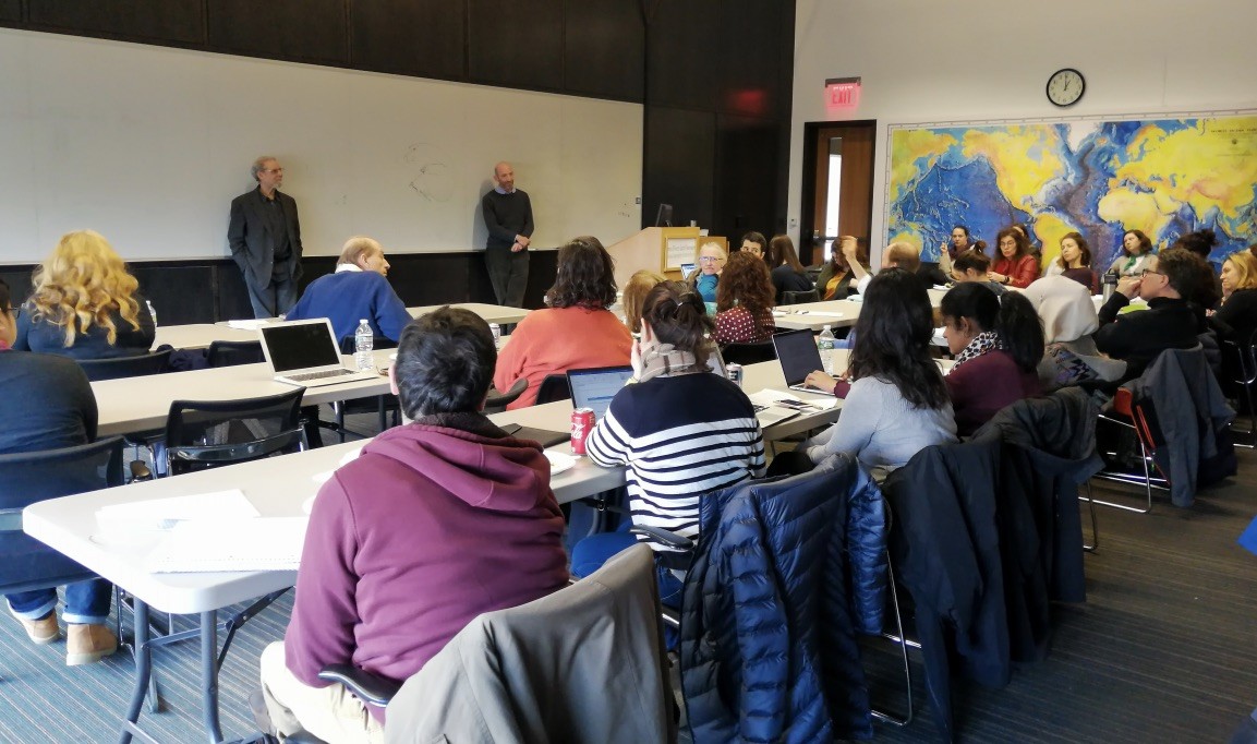 Science writers Daniel Goleman and David Shipley talk with scientists on February 21. (Photo: Pablo Pedraza)